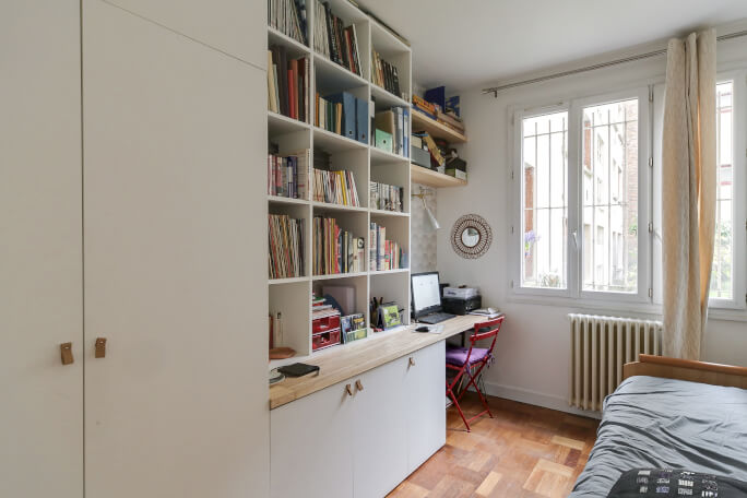 bureau dans une chambre