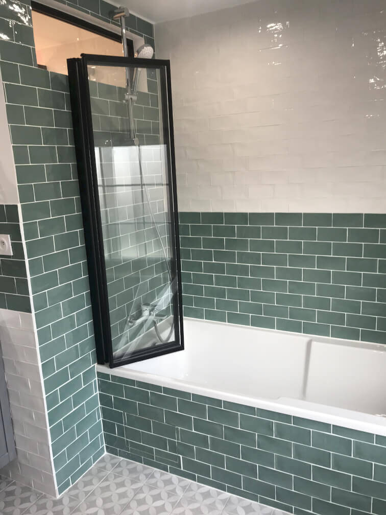 salle de bains carrelage vert