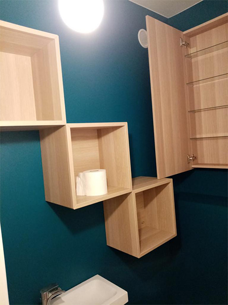 Des meubles en hauteur pour ajouter des rangements