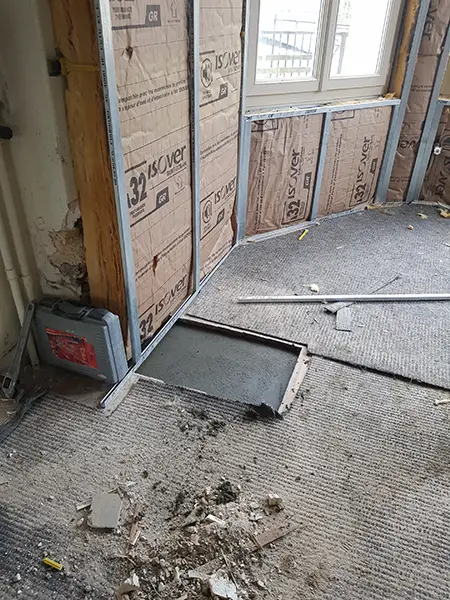 Isolation des murs intérieurs d'une maison lors de travaux de rénovation énergétique